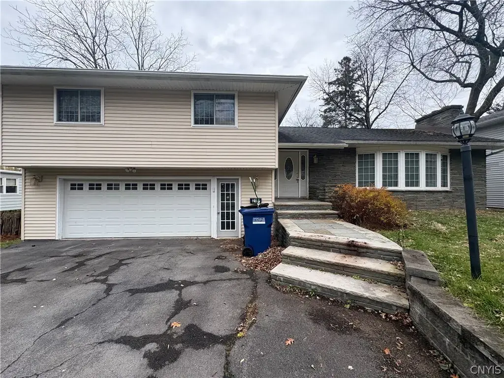 215 Locksley Road, Syracuse