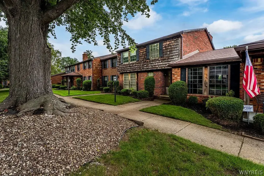 255 Wedgewood Drive, Amherst