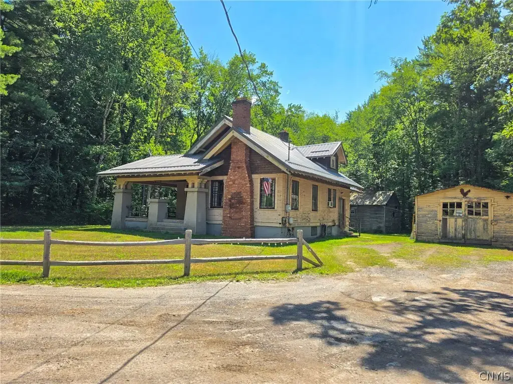 2472 Oneida Street, Verona