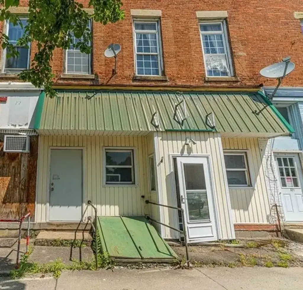 28 Schuyler Street, Amity