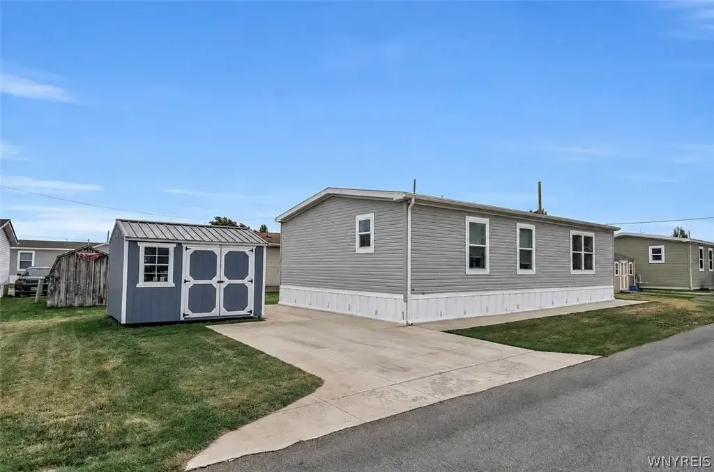 1452 West Dr, Alden