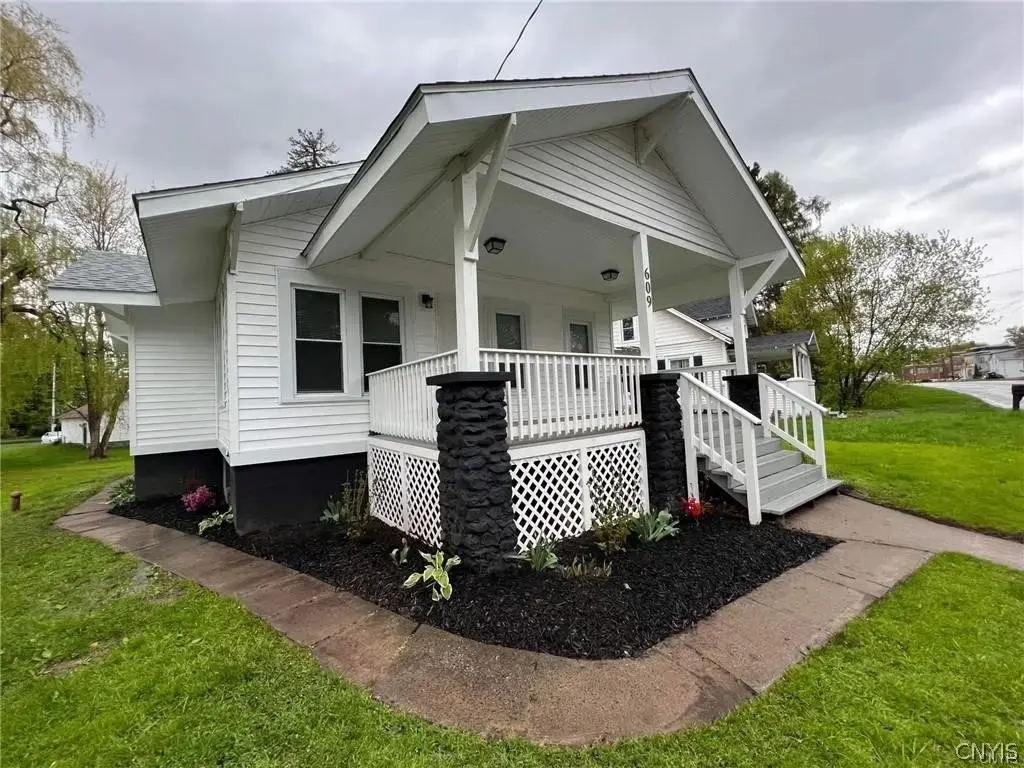 609 S Main Street, Hastings