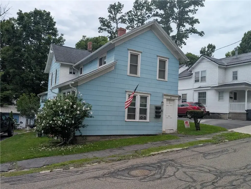 47 Pearl Street, Lyons