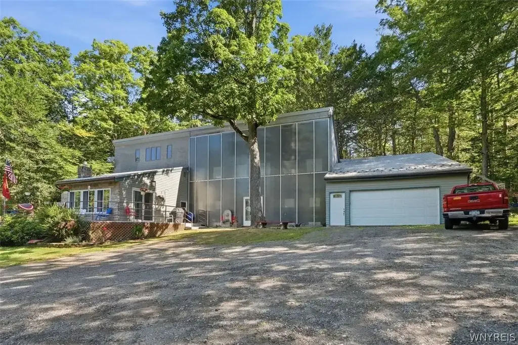 10297 Boston Road, North Collins