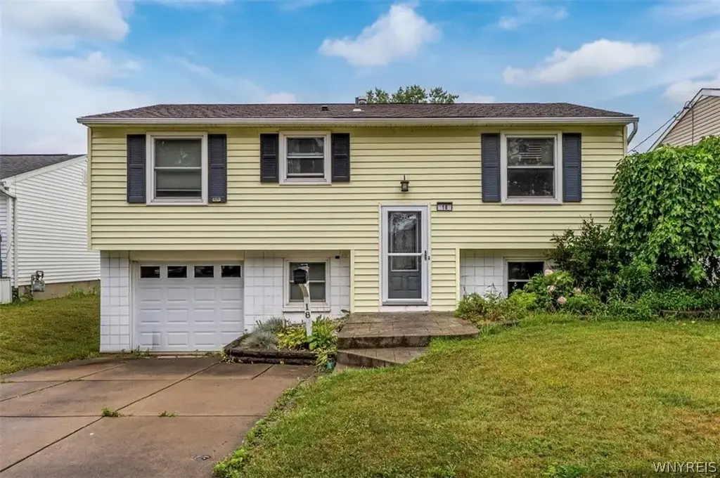 18 Lille Lane, Cheektowaga