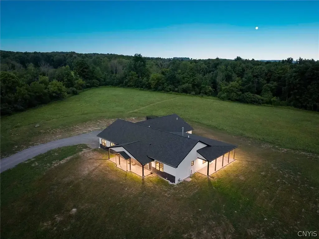 9368 Chapman Road, New Hartford