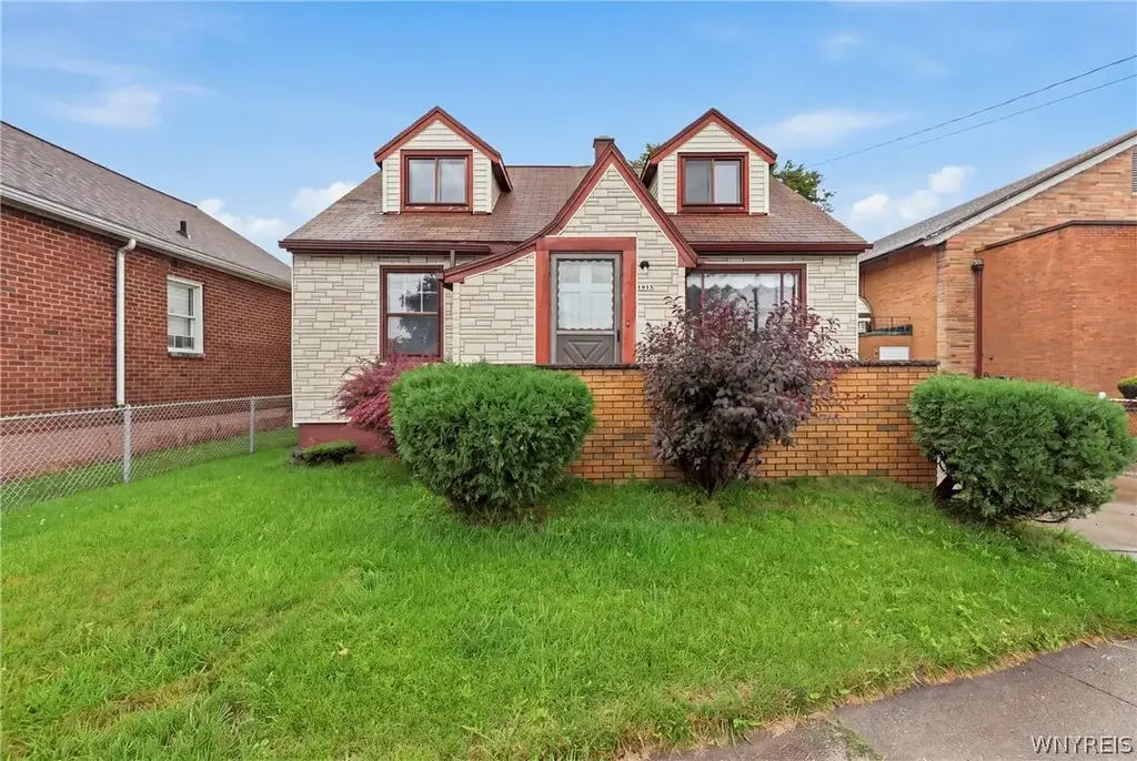 1915 Hyde Park Boulevard, Niagara Falls