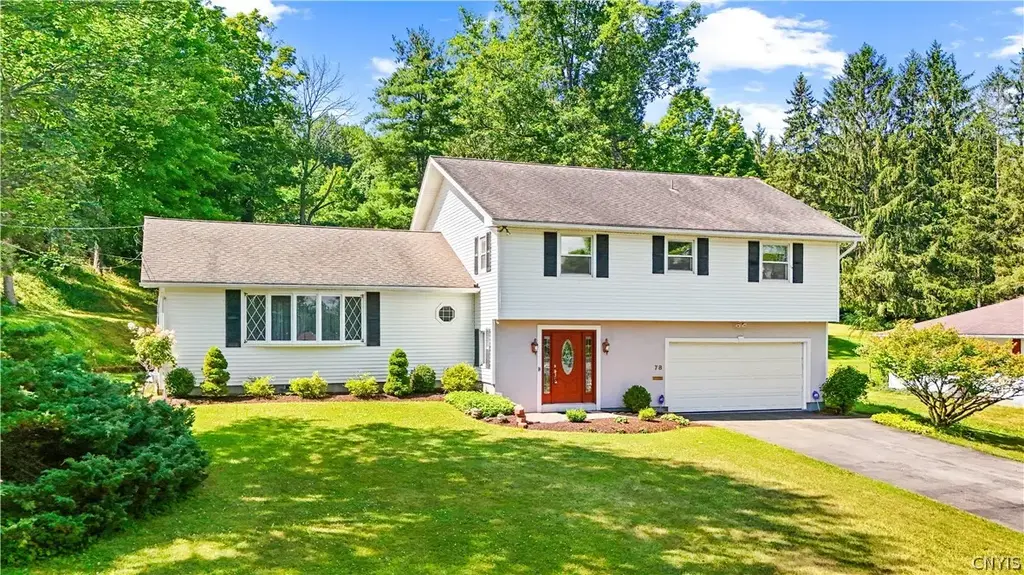 78 Taber Road, New Hartford
