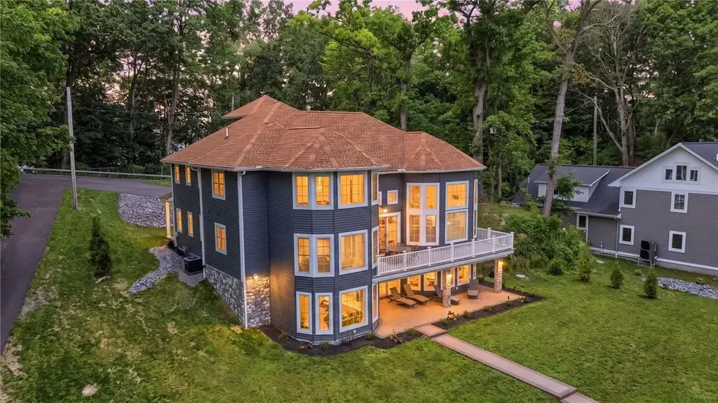 667 Seneca Road, Irondequoit