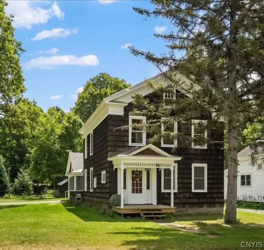 9248 Main Street, Western