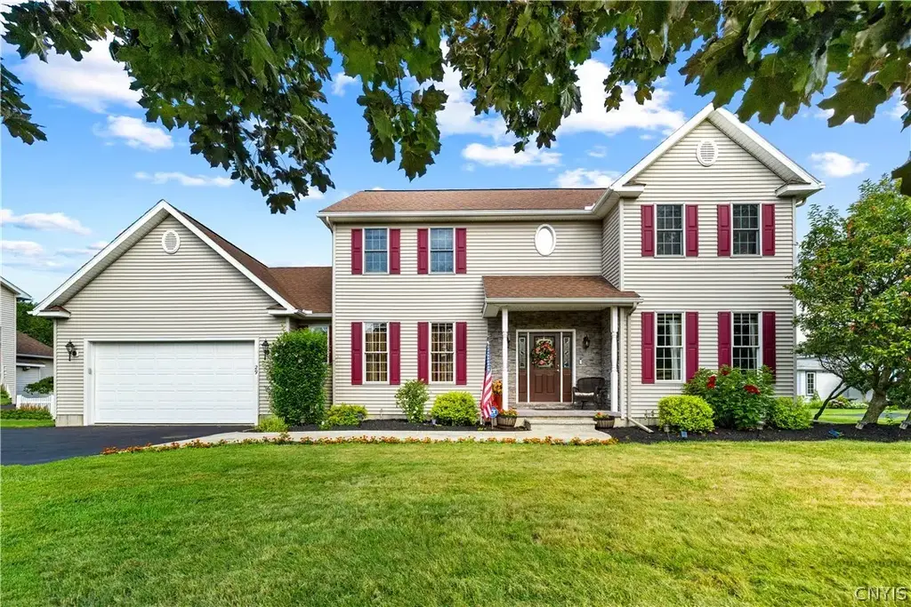 29 Country Club Drive, New Hartford