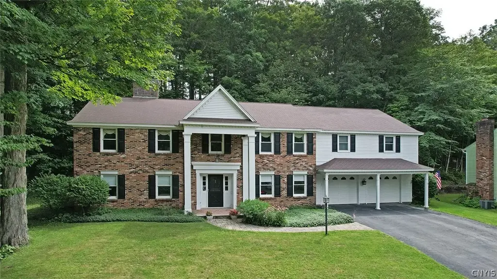 115 Woodberry Lane, DeWitt