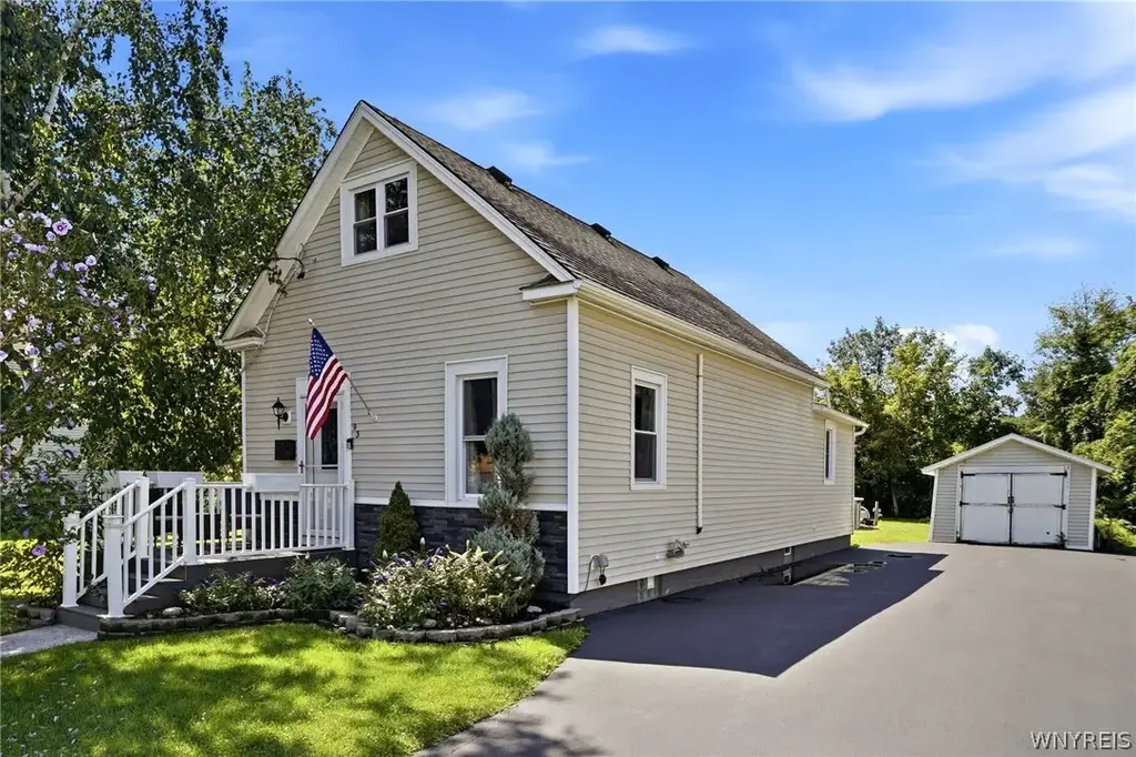 93 Cleveland Avenue, Tonawanda