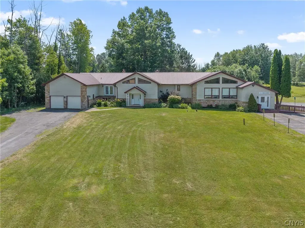 17 Oneida River Road, Schroeppel