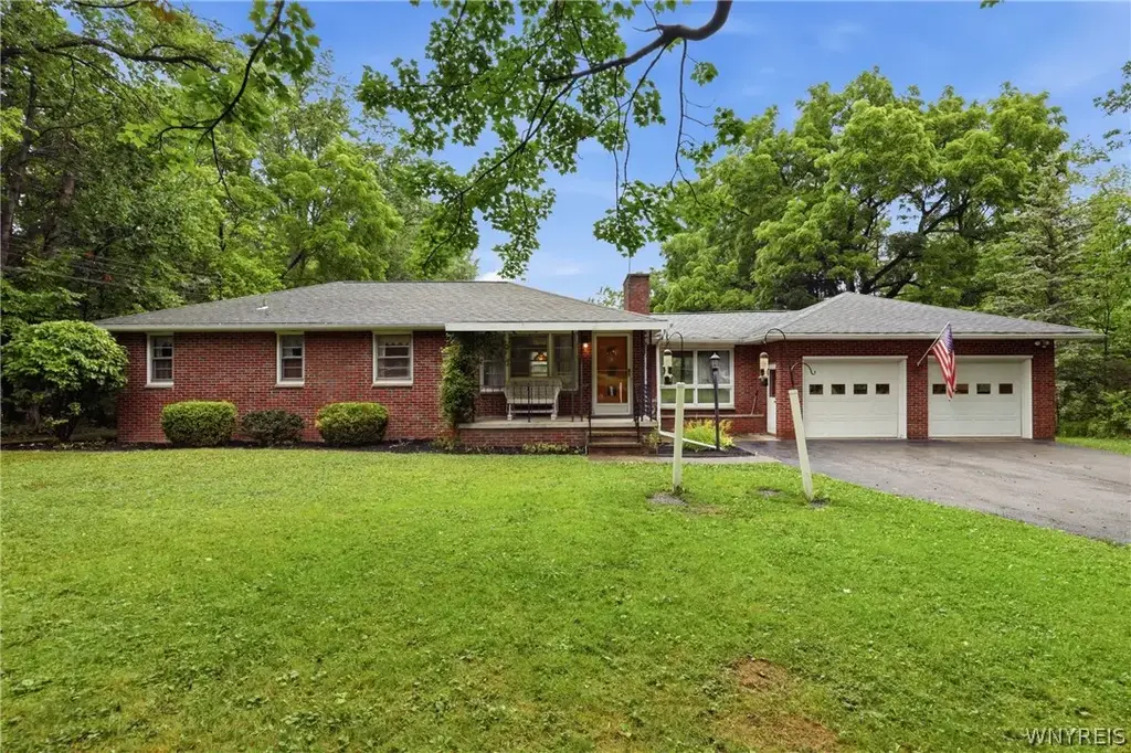 62 Ellis Drive, Aurora