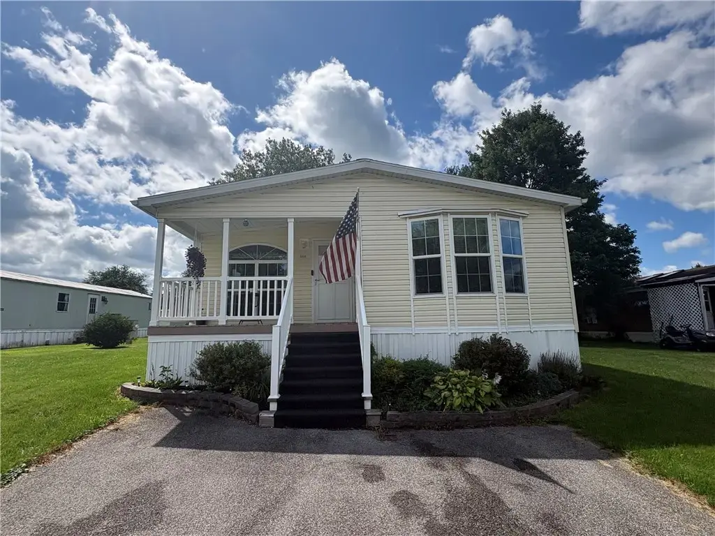 250 White Spruce Lane, Manchester