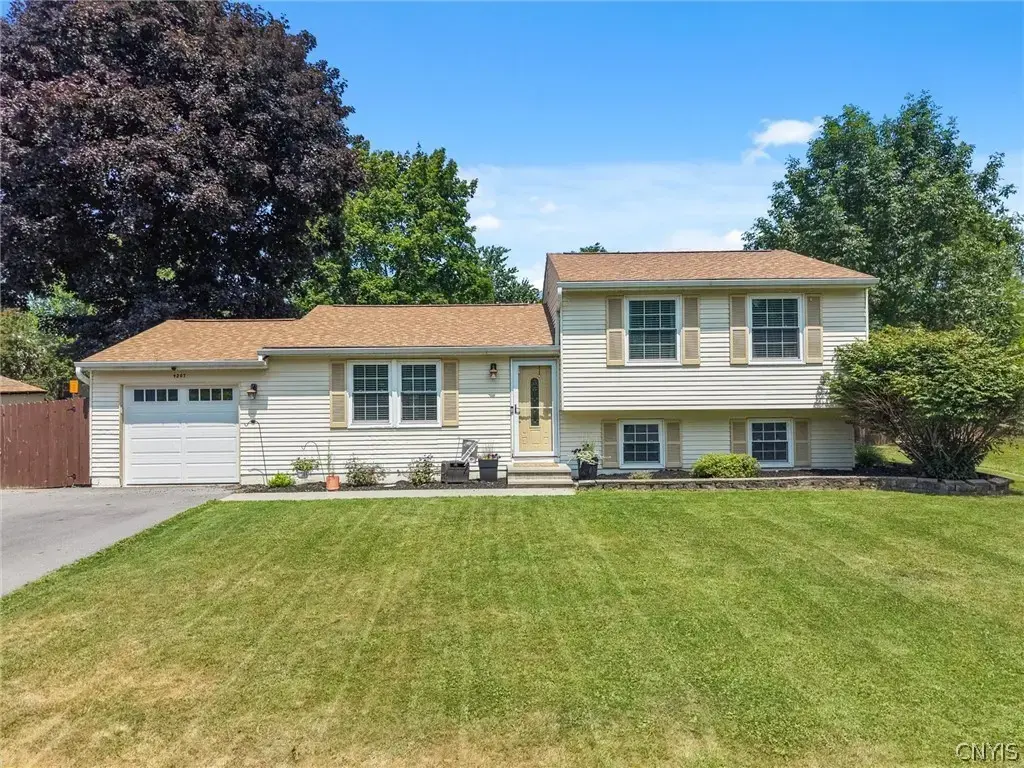 4207 Stepping Stone Lane, Clay