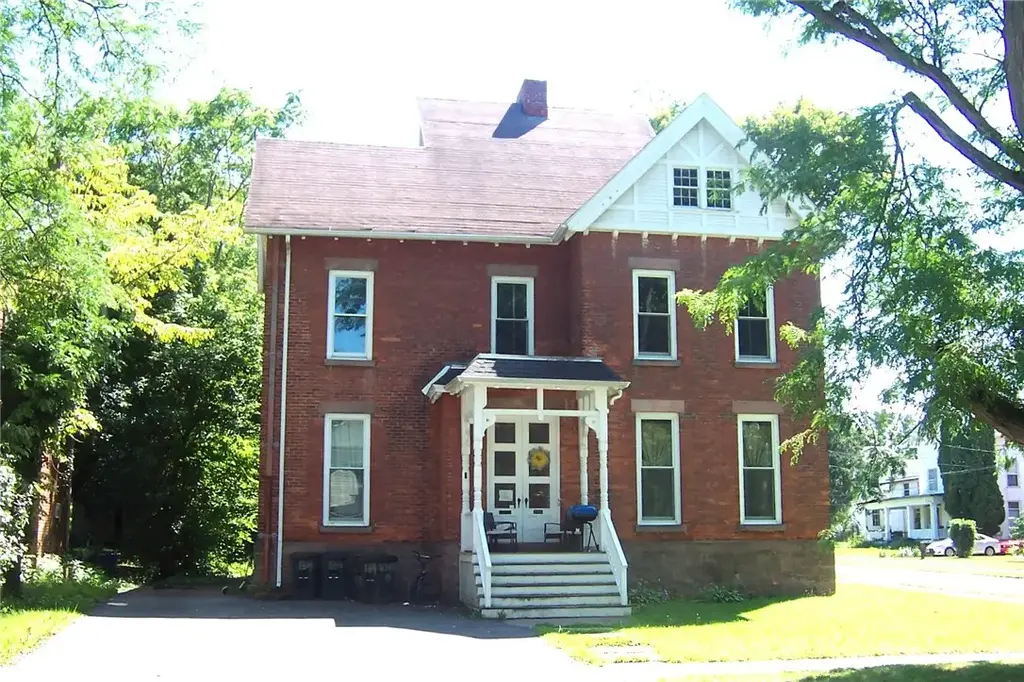 134 West State Street, Albion