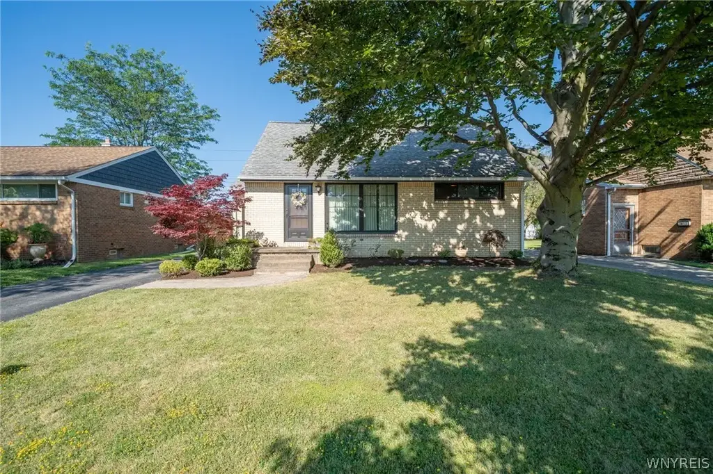 282 N Willowlawn Parkway, Cheektowaga