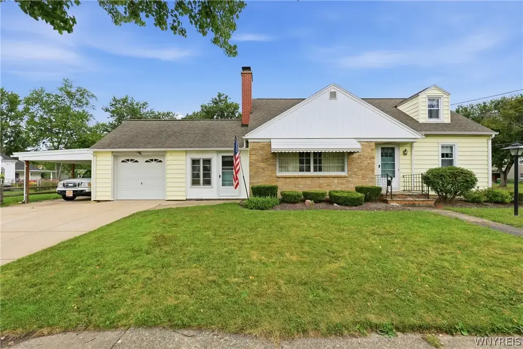 251 E Prospect Avenue, Hamburg