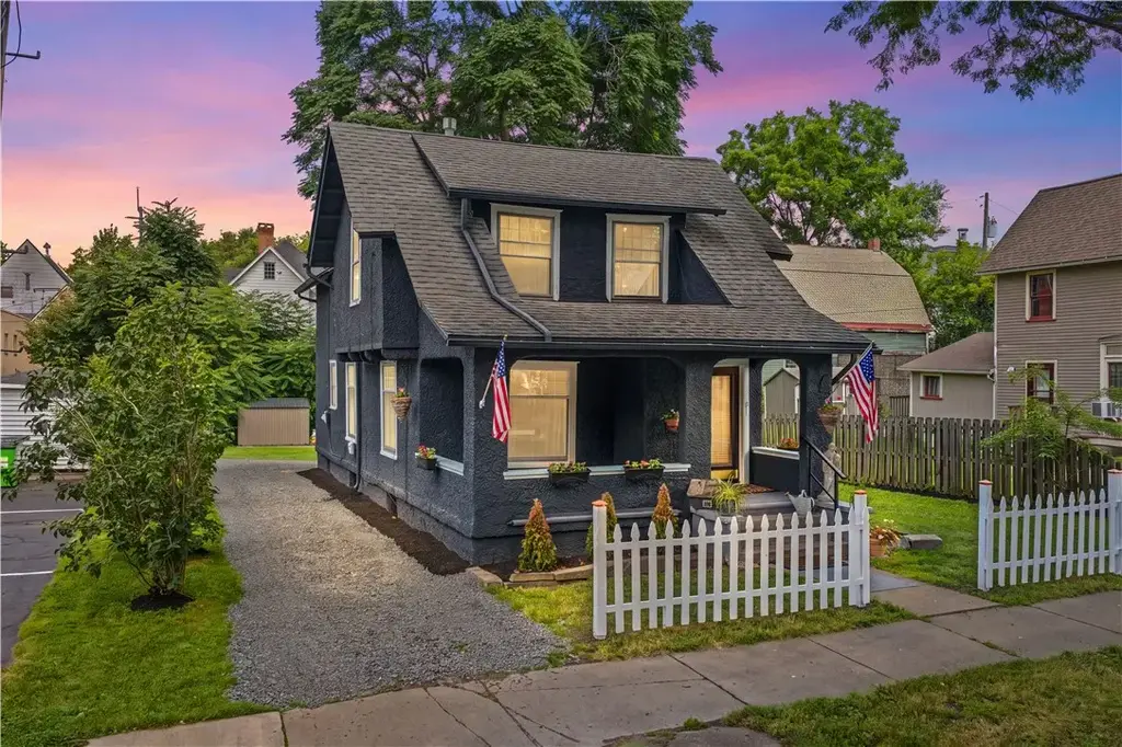372 W Gray Street, Elmira City