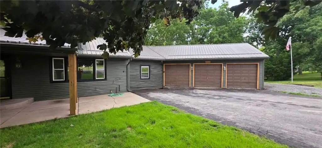 3163 Poplar Hill Road, Livonia