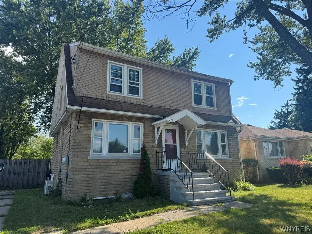 221 Evergreen Place, Cheektowaga