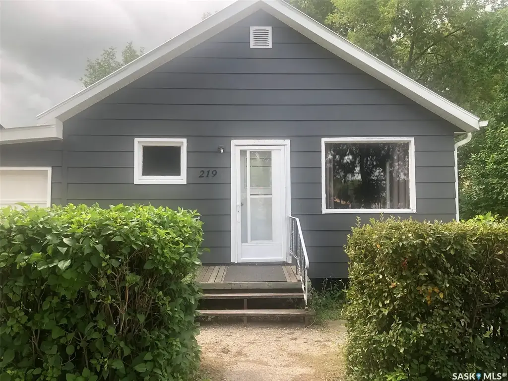 219 3rd Avenue E, Canora