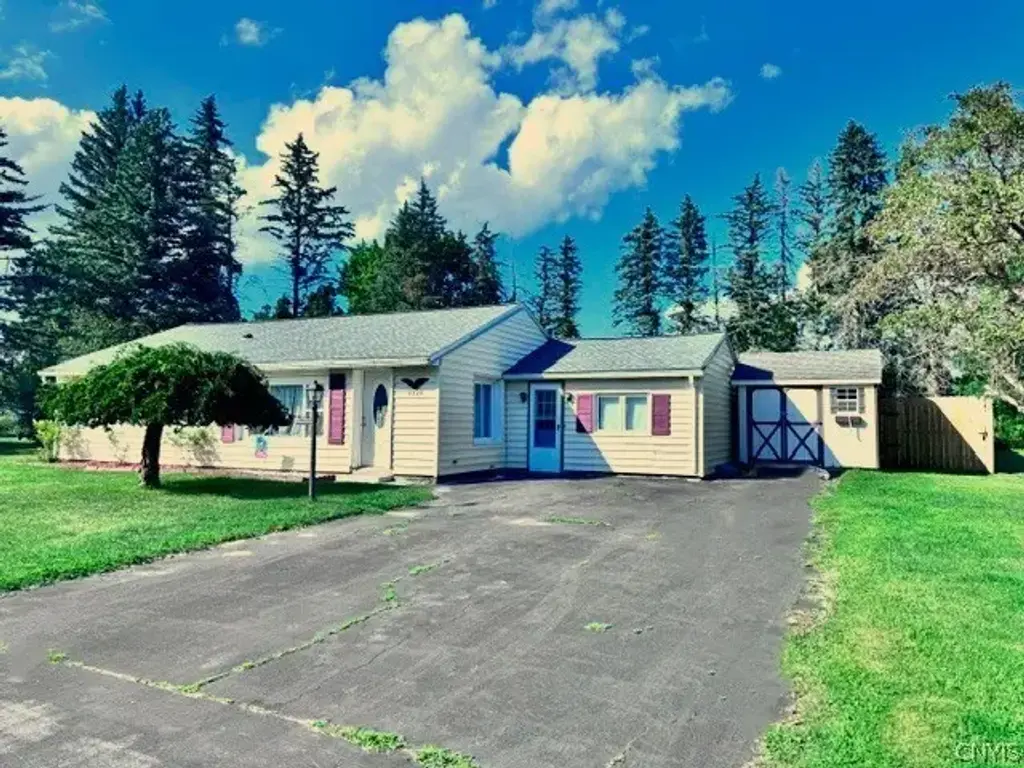 8249 Halsey Road, Whitestown