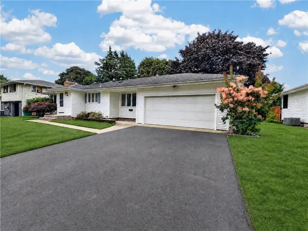 69 Plaza Drive, Irondequoit