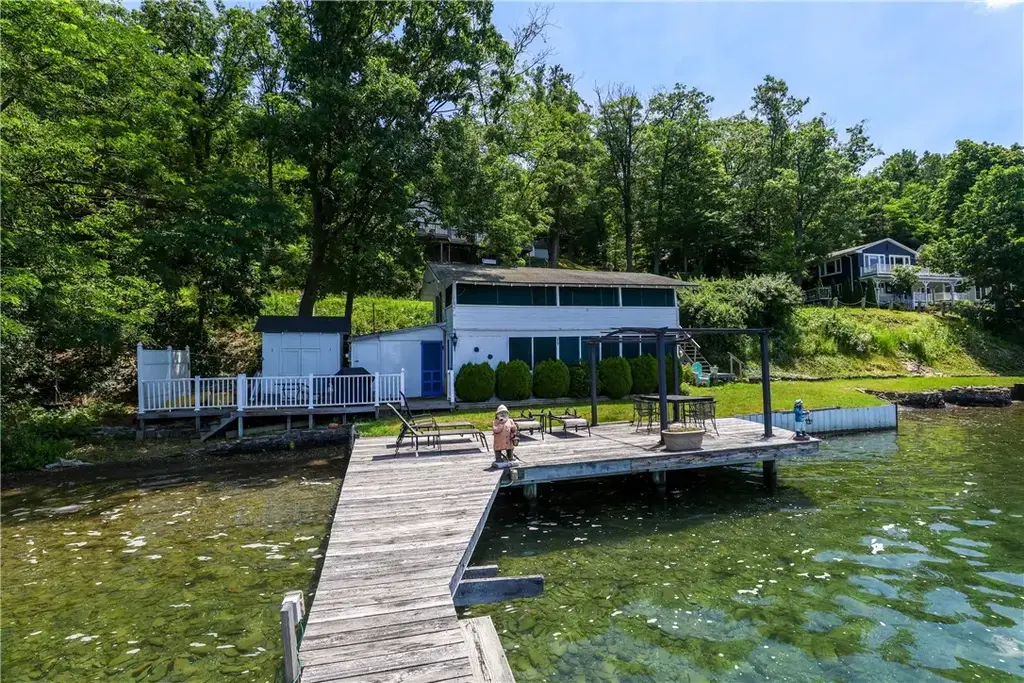 10989 E Lake Road, Urbana