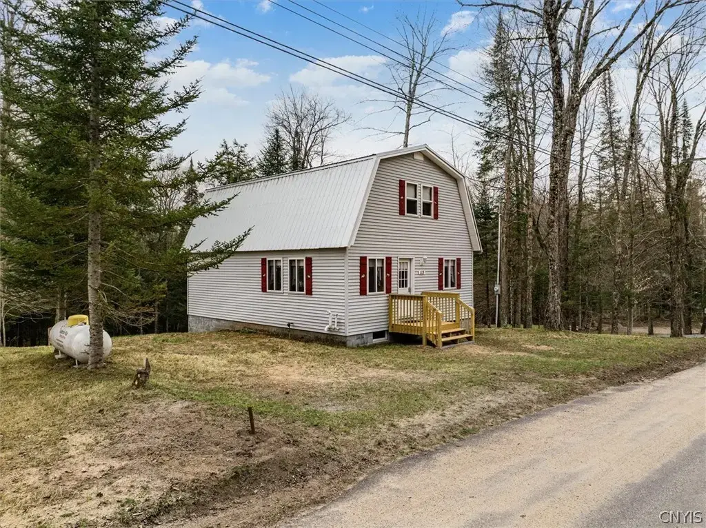 113 Spruce Road, Forestport