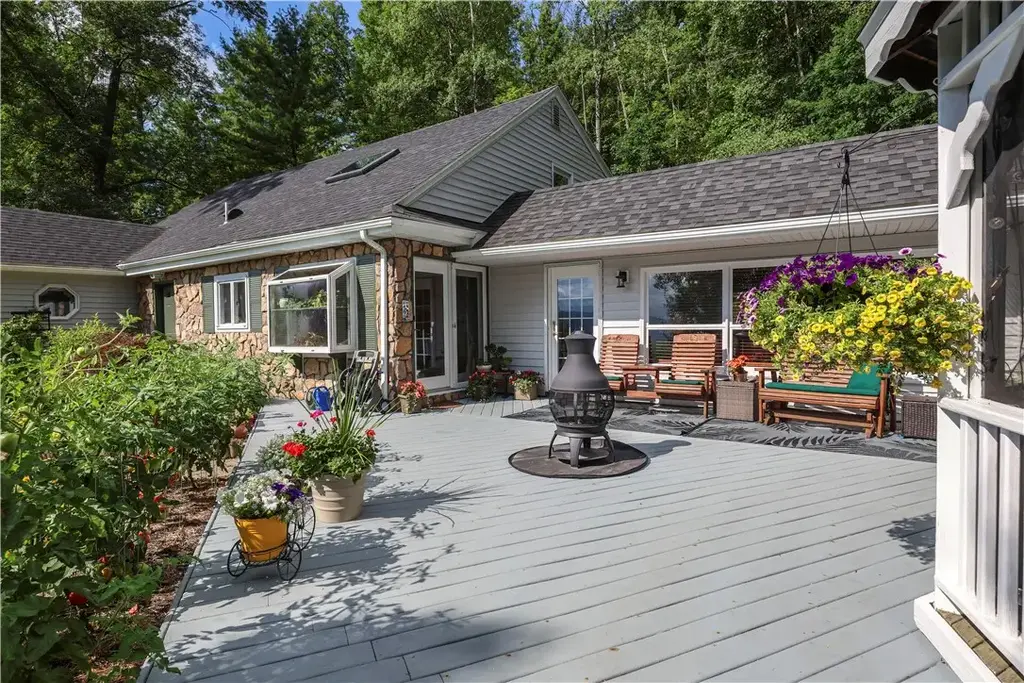 2733 Davis Road, Corning