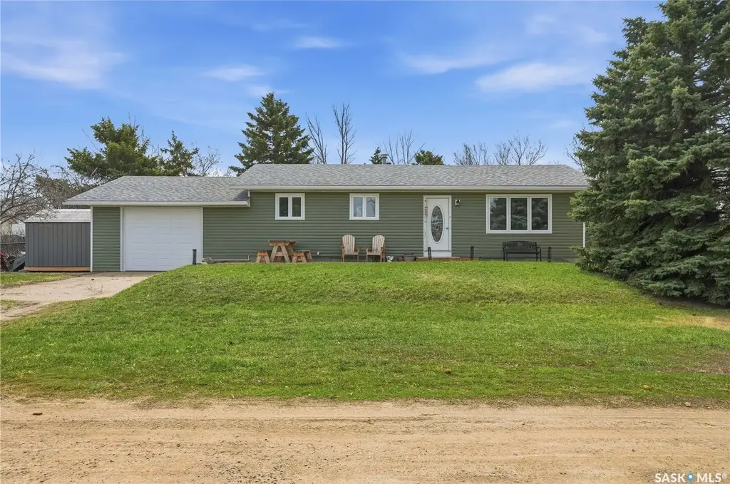 329 1st Avenue E, Mortlach