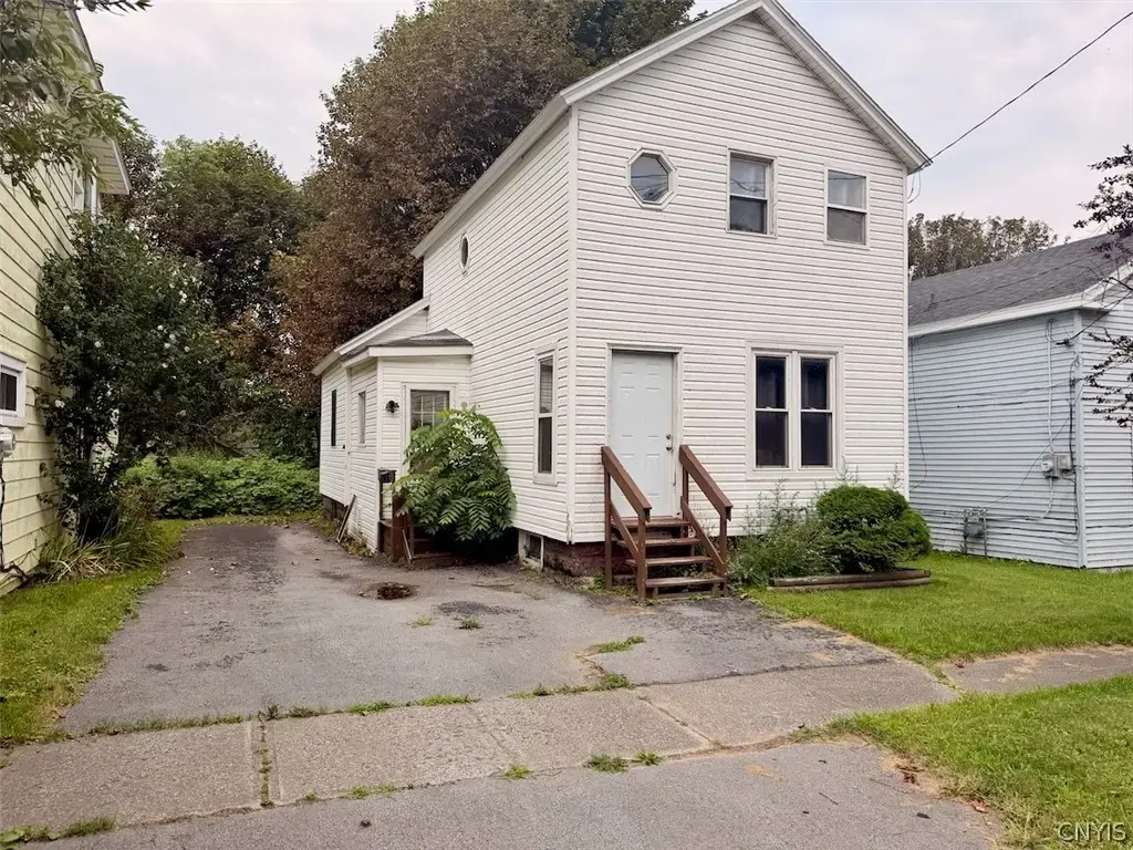 12 Porter Street, Oswego