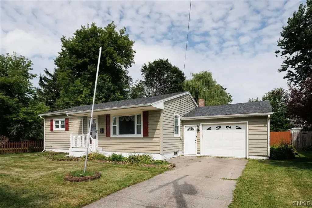 367 Broadway Avenue W, Watertown City
