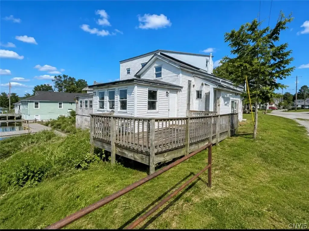 27651 Water Street, Lyme