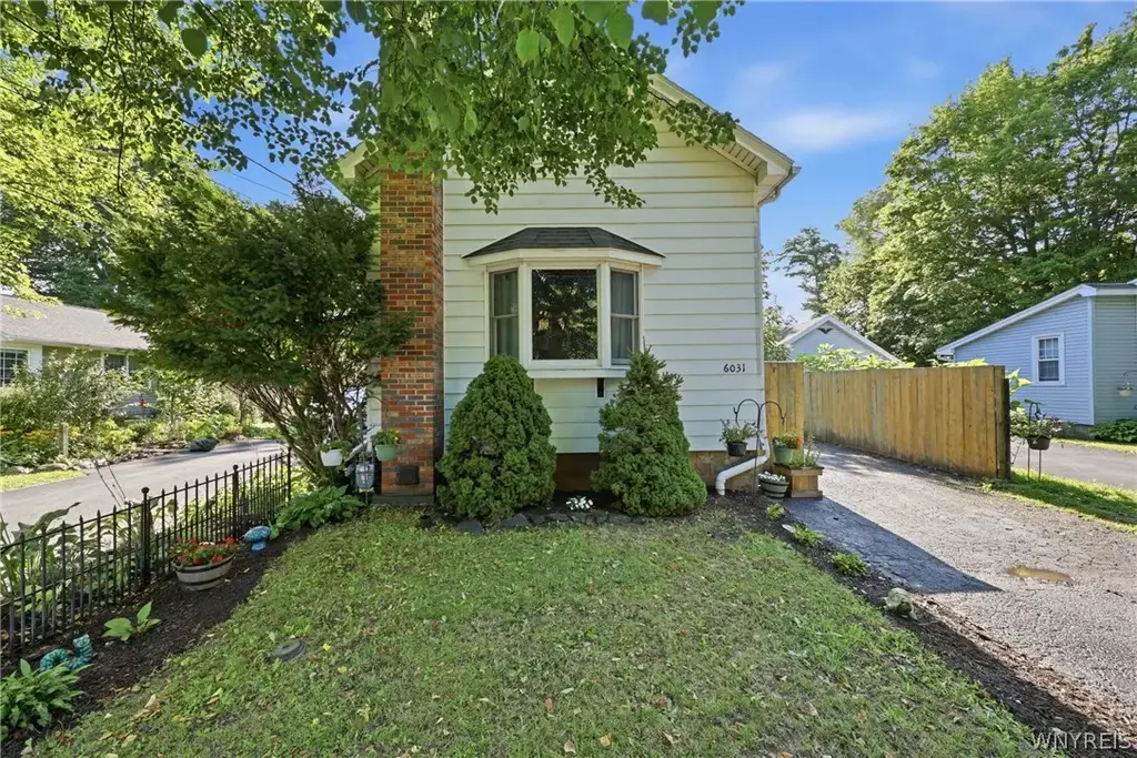6031 Goodrich Road, Clarence