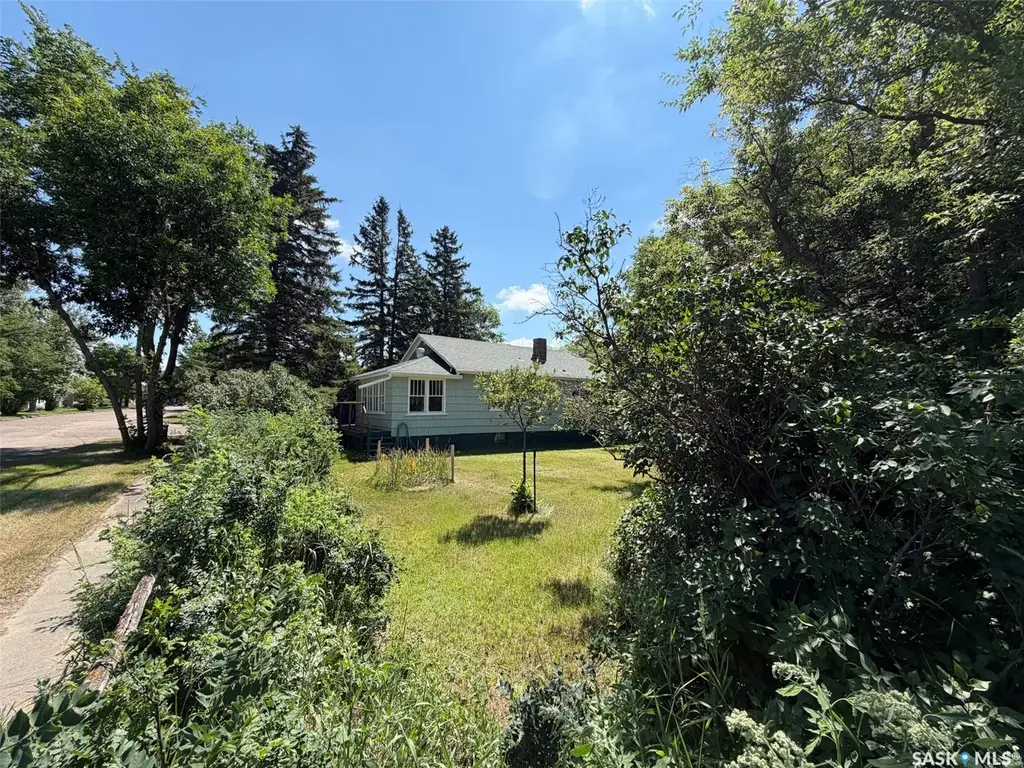604 Front Street, Eastend