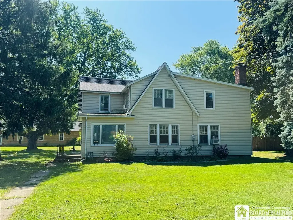 387 Lake Shore Drive W, Dunkirk
