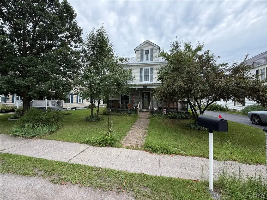 8411 S Main Street, Le Ray