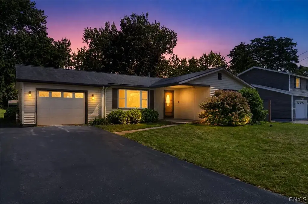 7886 Walnut Place, Clay