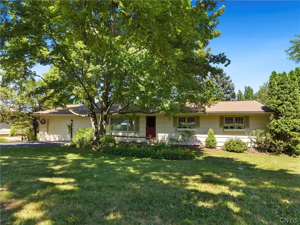 2770 W Lake Road, Skaneateles