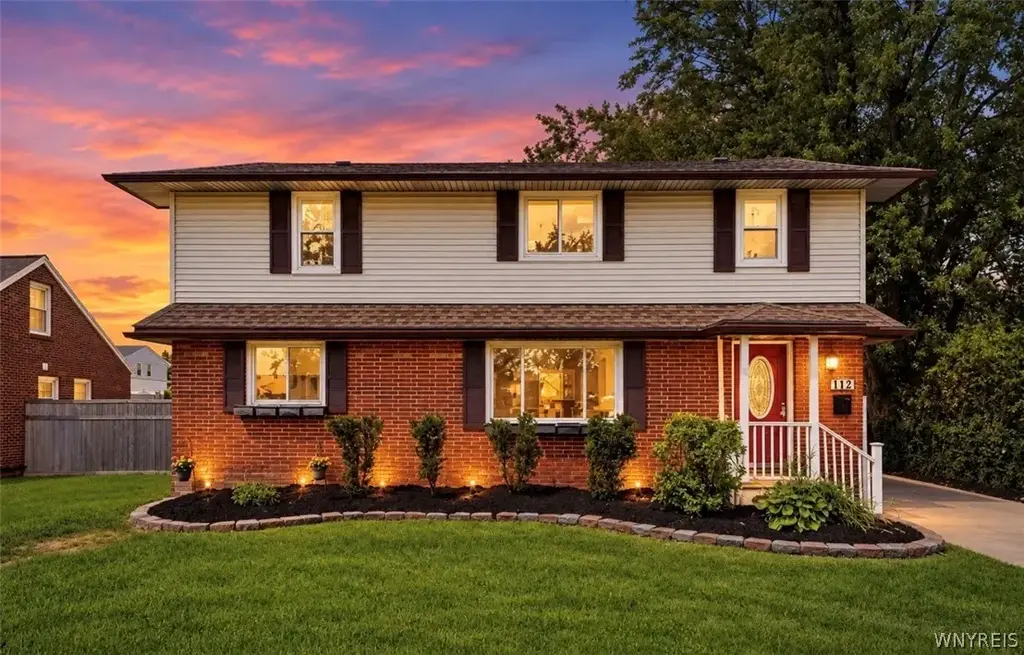 112 Hartford Road, Amherst