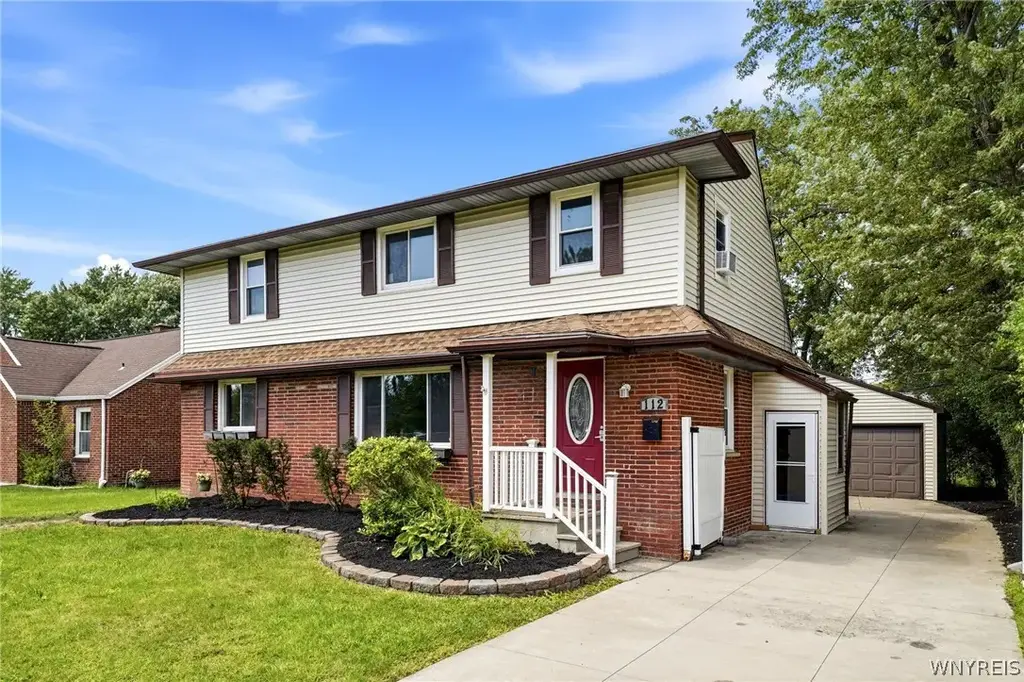 112 Hartford Road, Amherst
