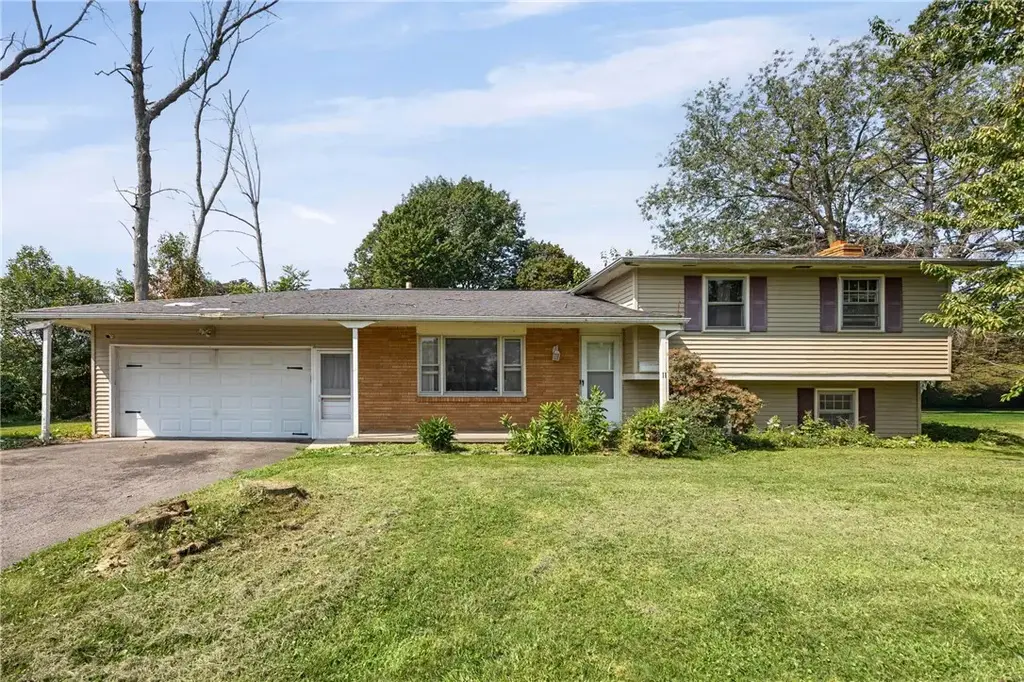 879 Maiden Aka 11 Black Walnut Dr Lane, Greece