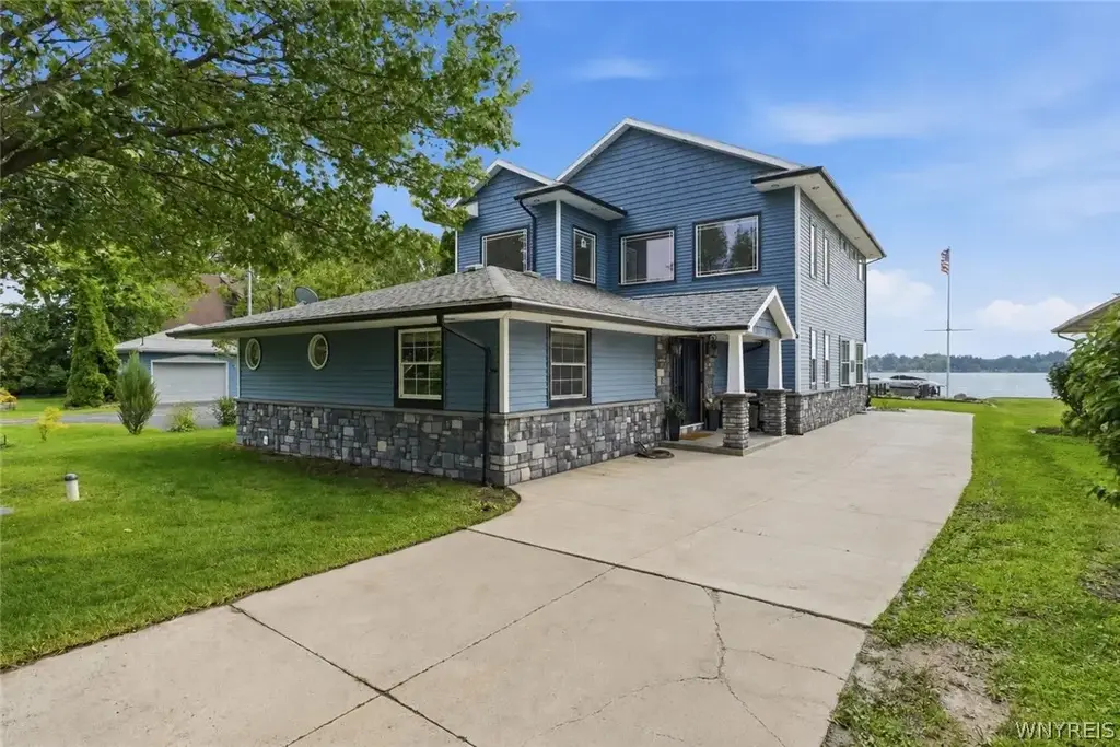 2490 River Road, Wheatfield