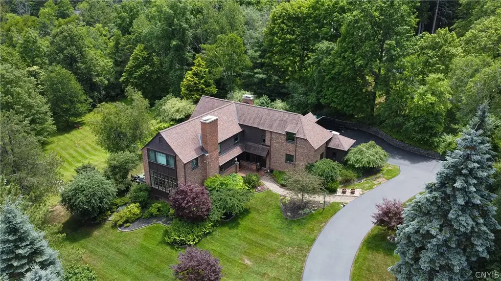 1715 Sherman Drive, New Hartford