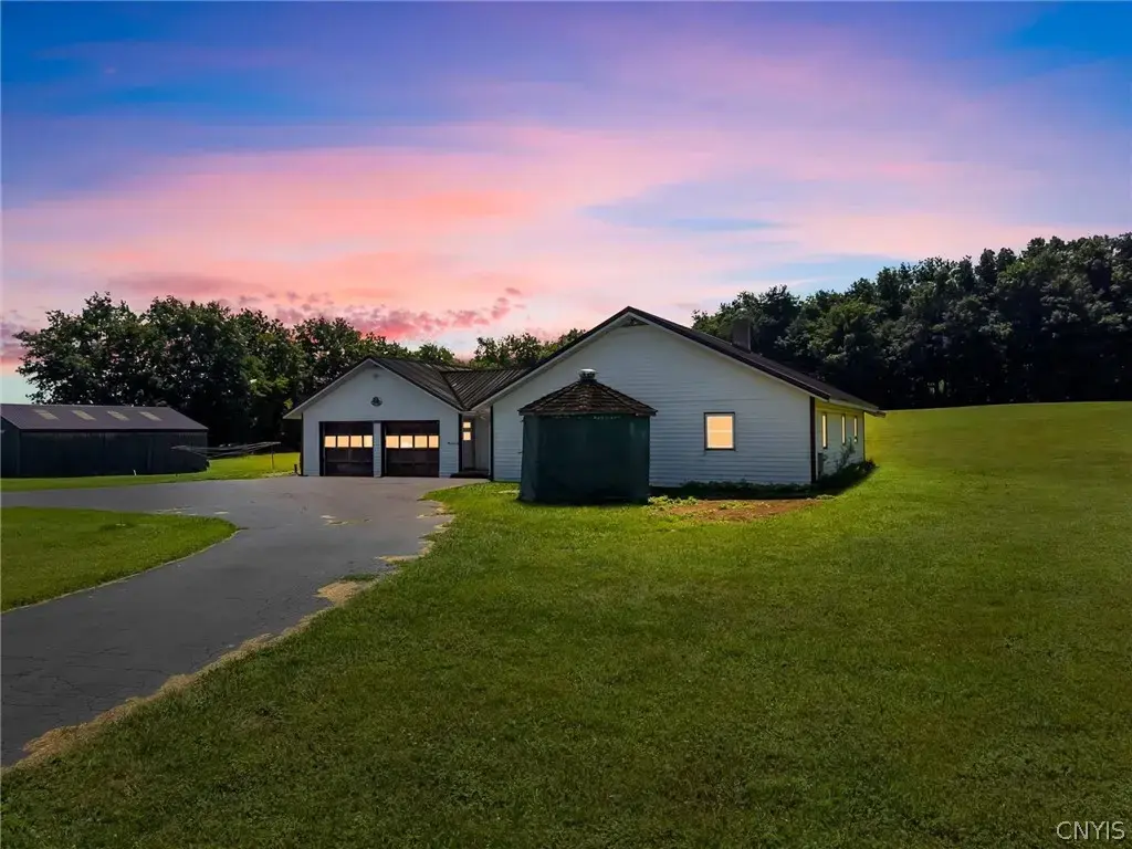 4616 Whitman Road, Lincoln