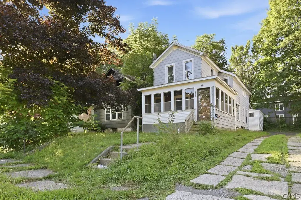 608 Rochester Street, Fulton